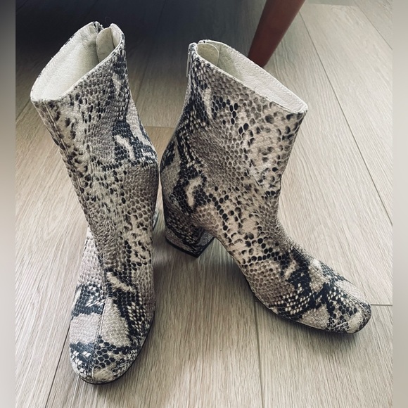 Free People Cecile Leather Ankle Boot in Snake Size 8 - Picture 2 of 5
